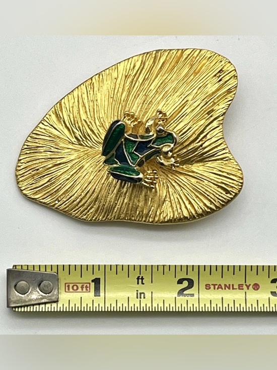 Jewelry - Golden Enamel 1” frog on a lily pad